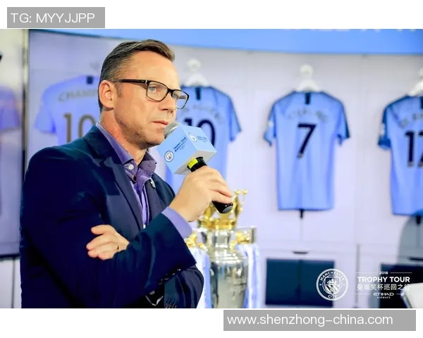 足球明星因财务危机将心爱的奖杯出售引发球迷热议与反思